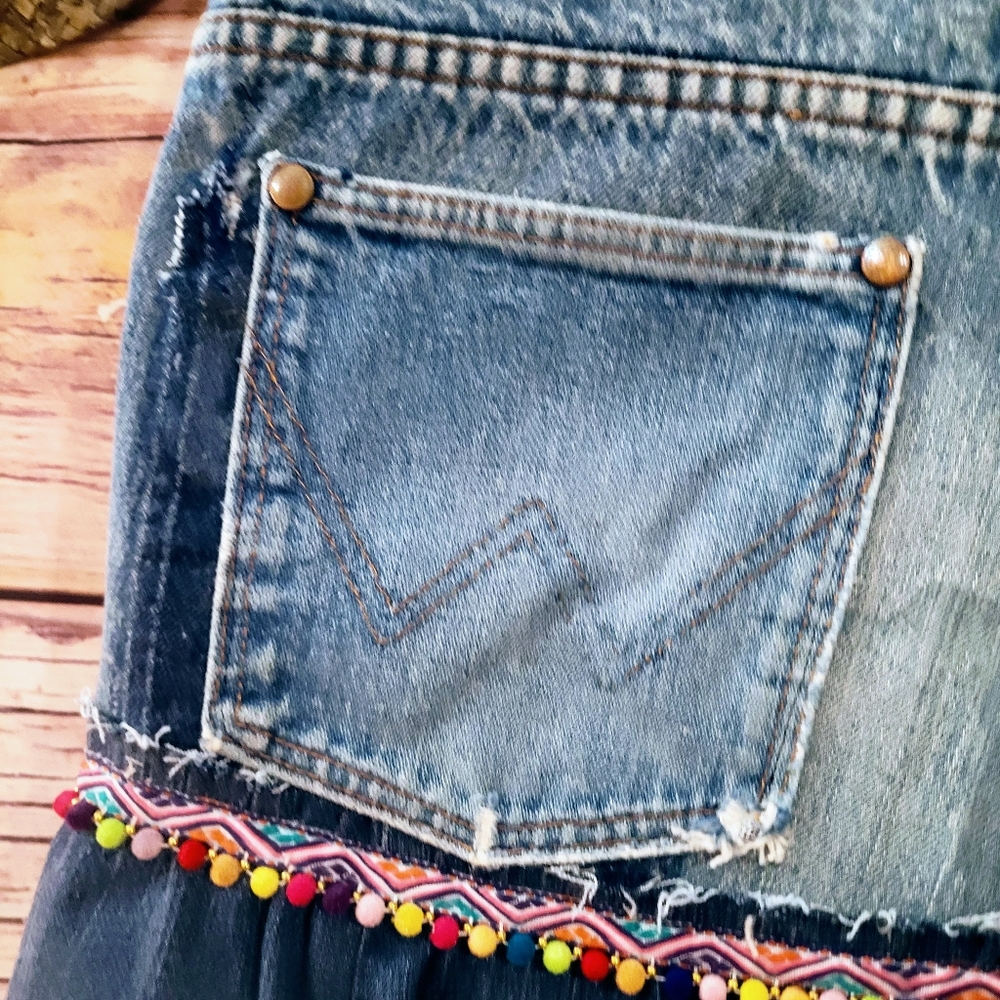 HANDMADE UPCYCLED LEVI MEETS WRANGLER COLORFULLY EMBELLISHED DENIM SKIRT! SZ 6 - Picture 7 of 9
